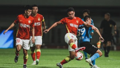 竞彩足球-【中超】李扬头球被吹刘世博神扑 10人广州0比0大连